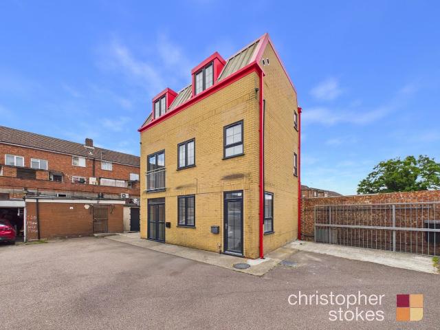 Killarney Court, Lodge Crescent, Waltham Cross, Hertfordshire EN8, 2 bed flat to rent, £1,700 pcm | PrimeLocation