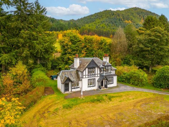 Killiekrankie Road, Pitlochry, Pitlochry PH16, 5 bed detached house to rent, £1,550 pcm | PrimeLocation