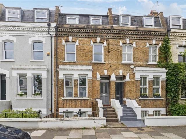 Kilmaine Road, London SW6 2 bed flat to rent £2,950 pcm £681 pw