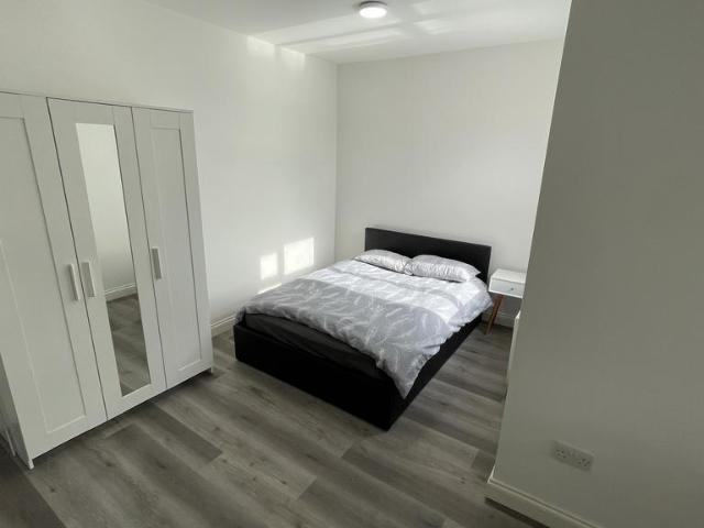 Kilmartin Road, Ilford IG3 1 bed in a house share to rent £1,095 pcm £253 pw