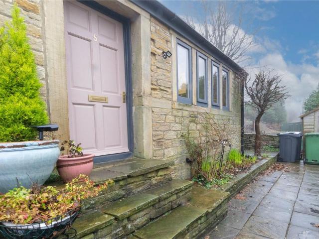 Kiln Brow, Golcar, Huddersfield, West. Bungalow to rent £575 pcm £133 pw