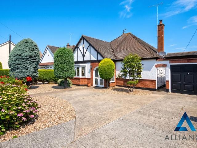 Kiln Road, Benfleet, Essex SS7, 2 bed bungalow to rent, £2,000 pcm | PrimeLocation