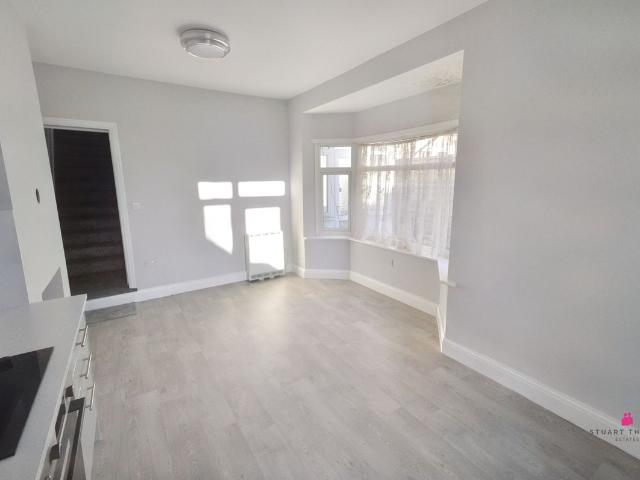 Kiln Road, Benfleet SS7, 3 bed maisonette to rent, £1,450 pcm | PrimeLocation