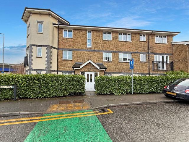 Kiln Way, Dunstable, Bedfordshire LU5, 2 bed flat to rent, £1,300 pcm | PrimeLocation