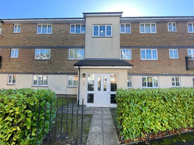 Kiln Way, Dunstable LU5, 2 bed flat to rent, £1,300 pcm | PrimeLocation