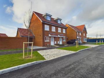 Kilnwood Vale, Horsham 3 bed semi detached house to rent £1,950 pcm £450 pw
