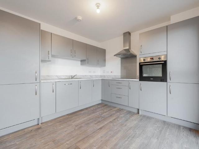Kilpatrick Grove, Edinburgh, EH6 2 bed flat to rent £1,525 pcm £352 pw