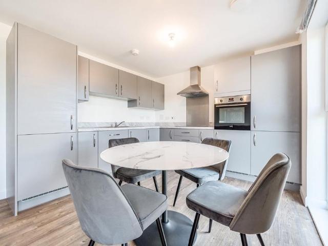 Kilpatrick Grove, Edinburgh, EH6 2 bed flat to rent £1,525 pcm £352 pw