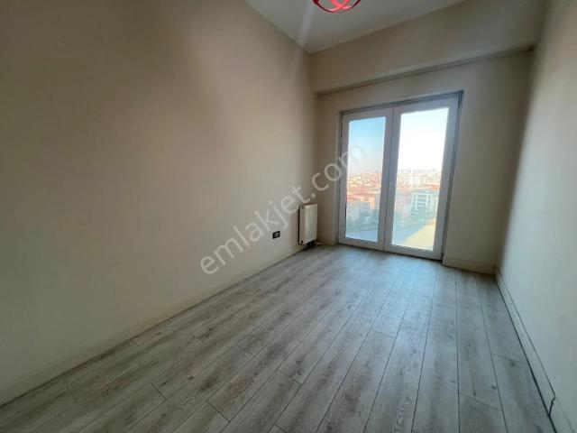 Kiptaş Venezia Mega Kiralık 4+1 Boş Daire 3 Banyolu 240m2 Büyük