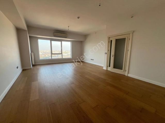 Kiptaş Venezia Mega'da Kiralık En Büyük 3+1 Boş 3 Banyolu Oturuma Hazır Myhteşem Daire