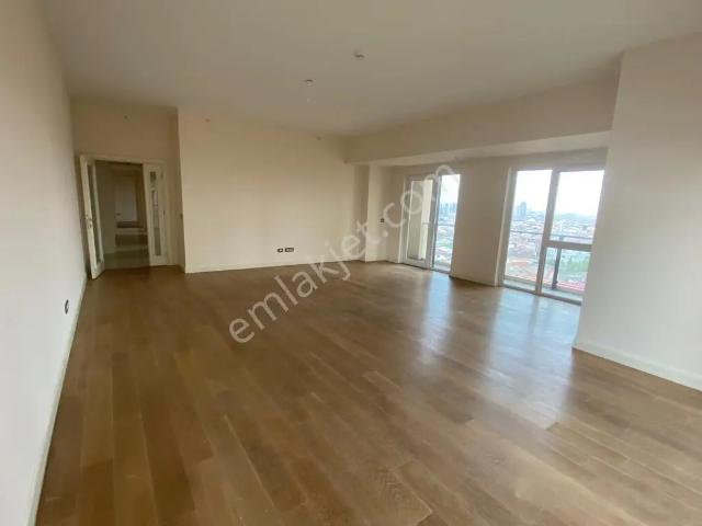Kiptaş Venezia Mega'da Kiralık 4+1 Boş 240m2 Oturuma Hazır Temiz Daire
