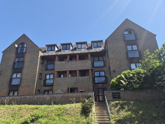 Kipling Court, Holliers Hill, Bexhill TN40, 2 bed flat to rent, £1,190 pcm | PrimeLocation