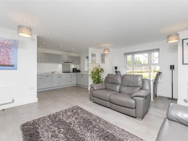 Kipling Way, Borehamwood. 2 bed apartment to rent £1,998 pcm £461 pw