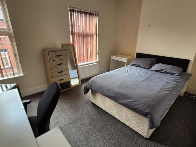 Kippax Street, M14 4FX 4 bed end of terrace house to rent £2,000 pcm £462 pw