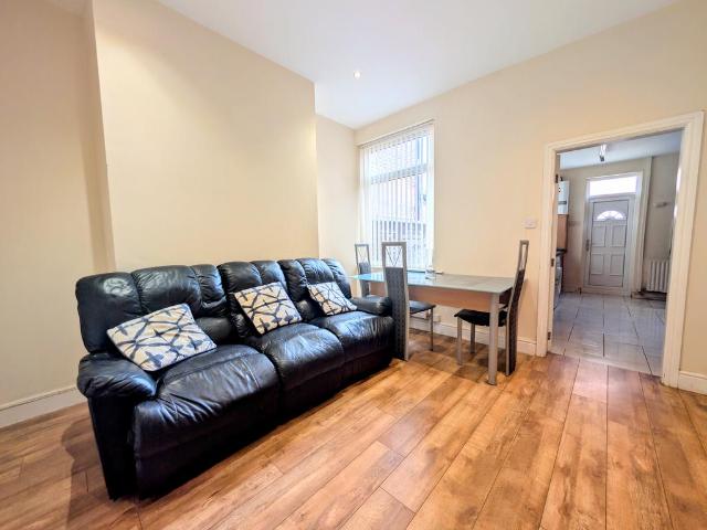 Kippax Street, MANCHESTER, M14 4 bed house to rent £2,000 pcm £462 pw