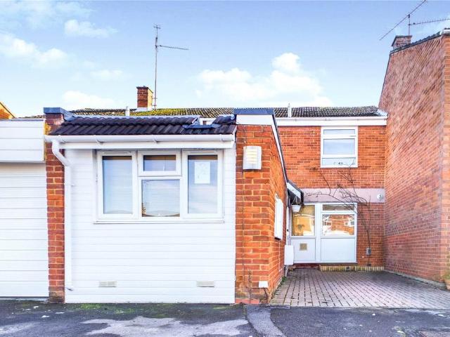 Kirton Close, Reading, RG30 4 bed semi detached house to rent £1,850 pcm £427 pw