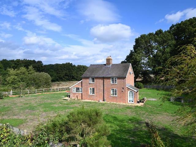 Kirton, Nr Felixtowe 3 bed detached house to rent £1,600 pcm £369 pw