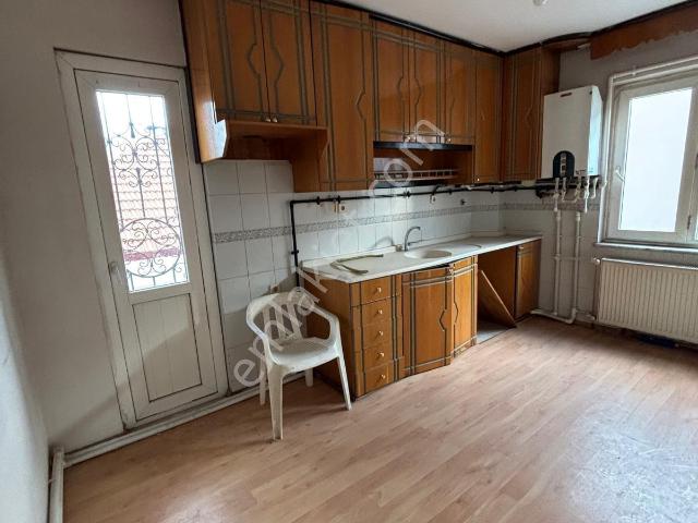 Kiracı Dostu Kaan Emlaktan Depozitosuz Kiralık 3+1 Daire