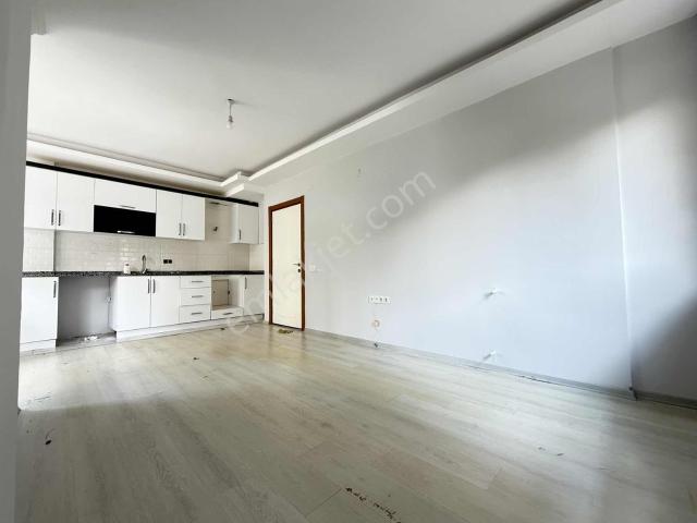 Kiralık_mükemeel_konumda_masrafsız_kullanışlı_demir_korkuluklu_!