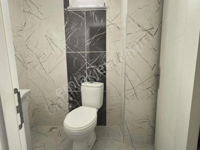 Kiralık Memura Hemşireye Camları Yüksek Meydanda 1+1 Bahçe Kat