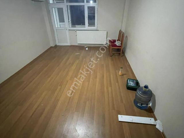 Kiralık Metroya Yakın 1+1 Geniş Daire 90 Metre Kare
