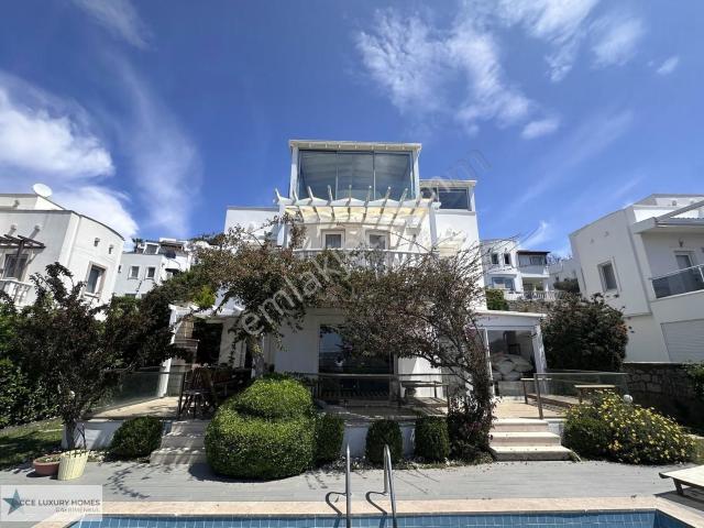 Kiralık Özel Havuzlu Deniz Manzaralı 4+2 Villa