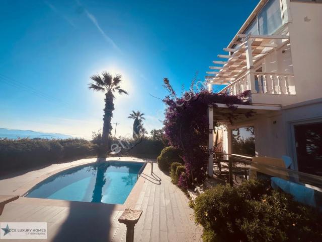 Kiralık Özel Havuzlu Deniz Manzaralı 4+2 Villa