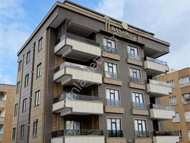Kiralık Ahmet Ersevende Süper Lüks 1 Kat 4 Odalı Daire