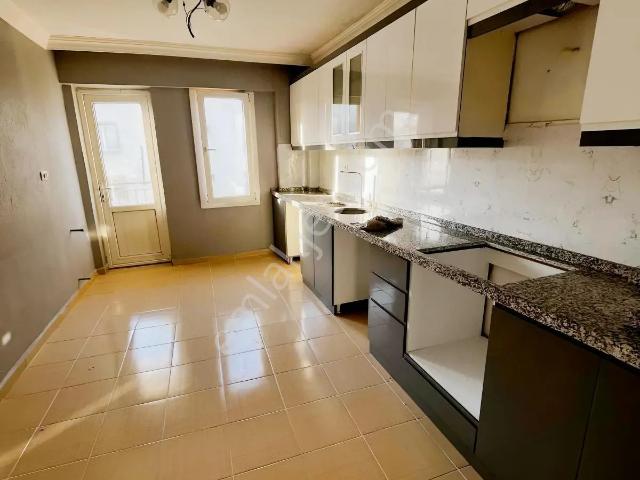 Kiralık Ana Cadde Üzeri Sıfır 3+1 Geniş Daire