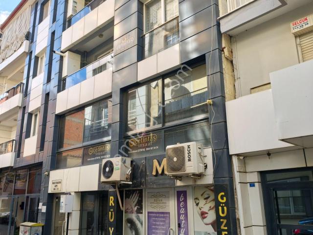 Kiralık Çarşı Merkezi Yeni Yapı Eşyalı doğalgazlı Ara Kat Daire.