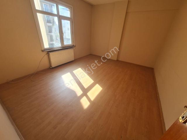 Kiralık Ara Kat Daire 1+1