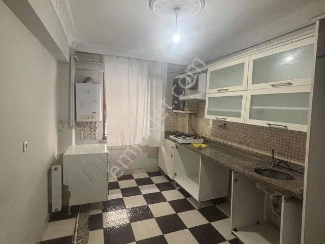 Kiralık Balkonlu Yüksek Giriş