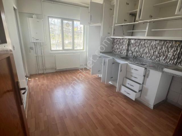 Kiralık Daire Fatih Mahallesi’nde 2 + 1 Yüksek Zemin Doğalgazlı