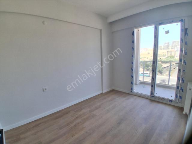 Kiralık Daire, 1+1, Havuzlu Sitede, Ara Kat, D.gazlı, Çakırdan