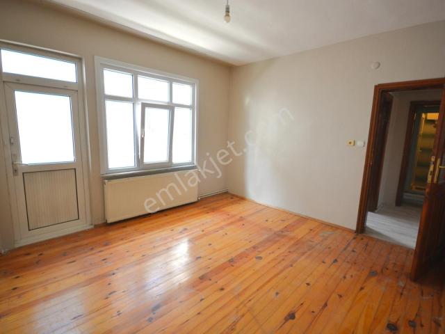 Kiralık Daire 3+1 Diş Hastanesine Yakın 120 M2 Konumu Güzel