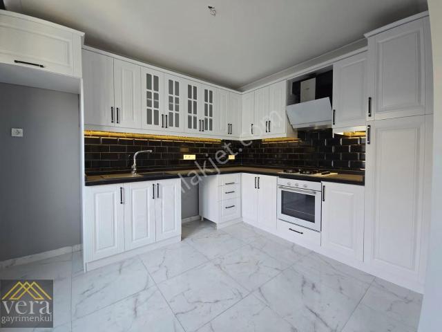 Kiralık Full Yapılı Asansörlü 4+1 Çift Banyolu Açılır Teraslı