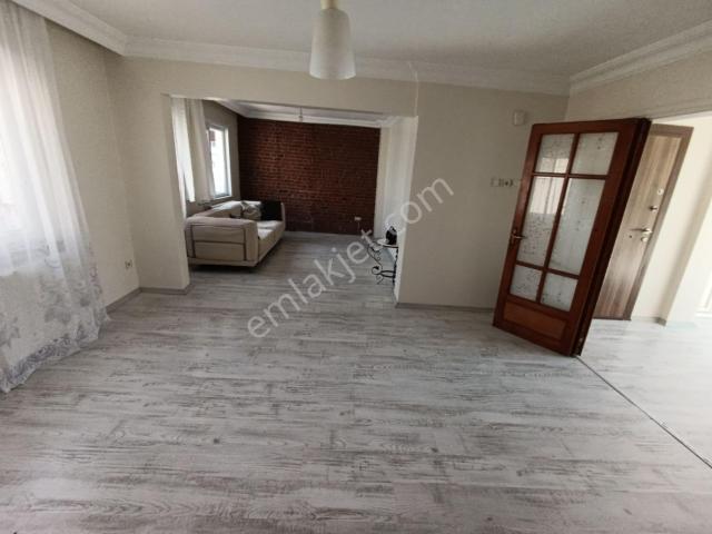 Kiralık Fevziçakmak Mah.2+1.90 M2 4.kat Esra Emlak