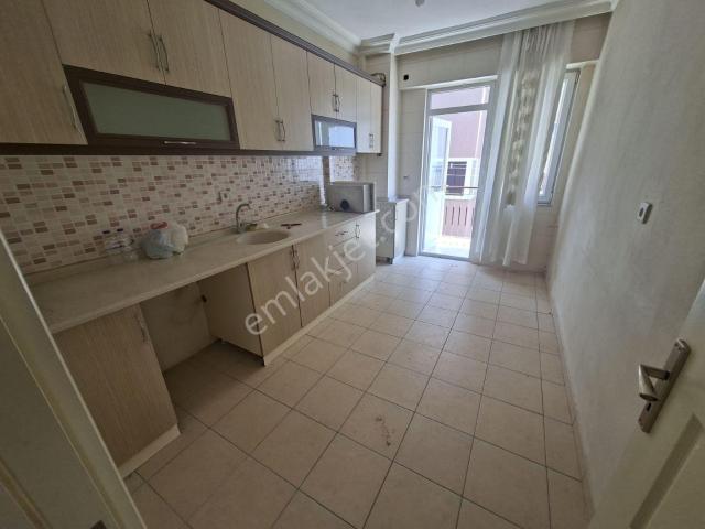 Kiralık Gündoğdu Mh 2+1 Daire 90 M2 Tranvaya Yakın 2 Kat