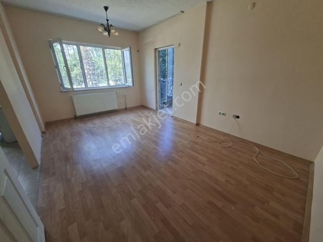 Kiralık Gazi Mah Yüksek Tokilerde 2+1 Asansörlü Doğalgazlı 90 M2