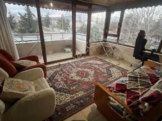 Kiralık Geniş Teraslı Çatı Katı