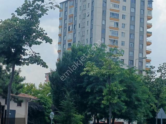 Kiralık Hürriyet Mahallesin'de 3+1 Geniş Kilerli Çift Banyo