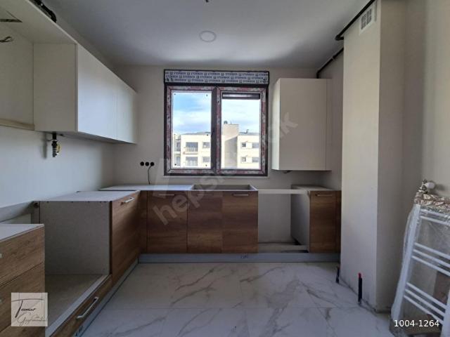 Kiralık! Çiftehavuzlar Bağdat Caddesi Ve Marmaray'a Yakın Sıfır 3+1