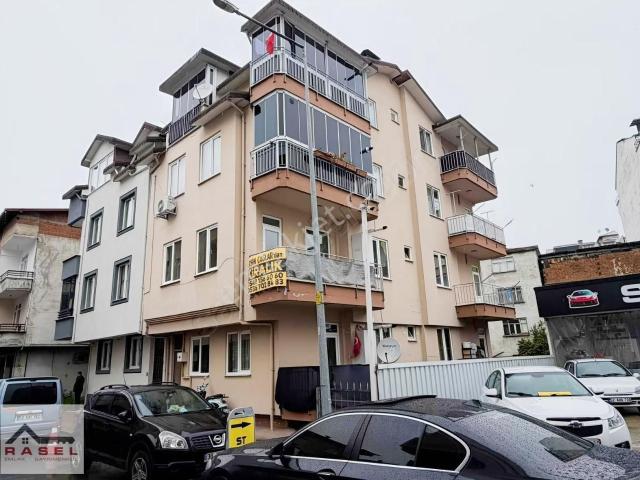 Kiralık Karşıyaka'da 3+1 Daire
