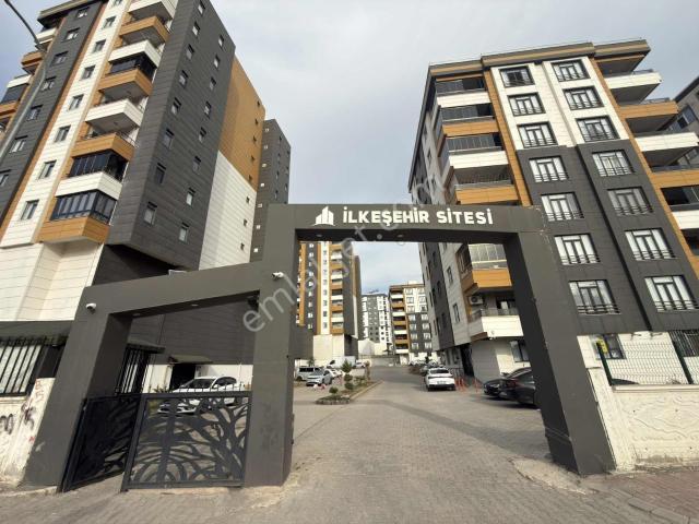 Kiralık Lüx Geniş 3+1 Site İçerisinde