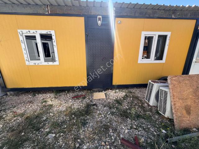 Kiralık Tek Odalı 21m2 Güçlü Şase Ekstra Çatılı Komple Sandvich Panelden İmal Yaşam Konteynerı
