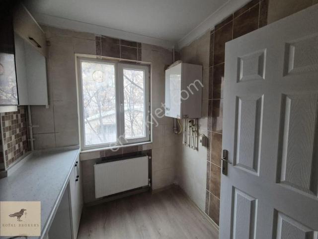 Kiralık, Ulus Şan Sokakta,konuta,ve Ofise Uygun 2+1, 3.kat