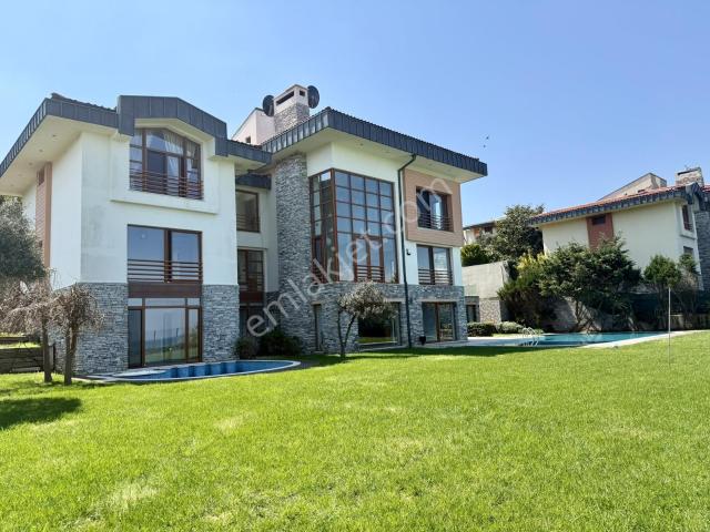 Kiralık Villa Sarıyer Marenegro Denize Sıfır 8+2 Havuzlu Villa
