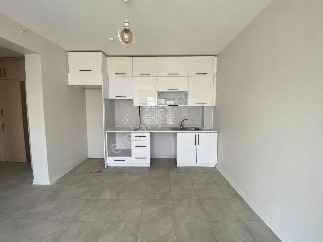 Kiralık Yüksek Kat Köşe Açık Mutfak 2+1 Daire