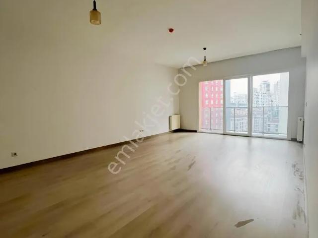 Kiralık Yeni Daire, Geniş Daire