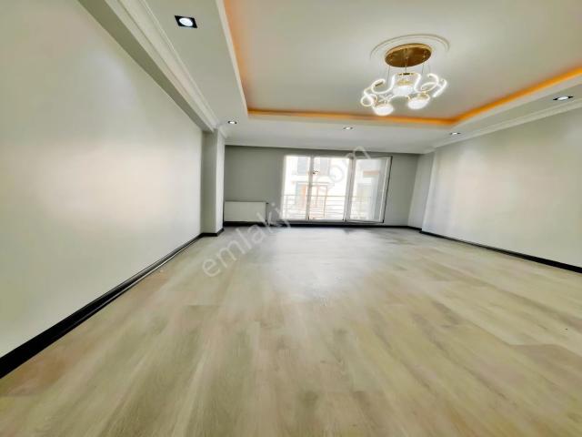 Kiralık 2+1 Arakat Daire Merkezi Konumda Geniş Ferah